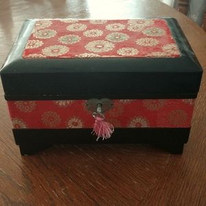 SALE--Black lacquer and red material jewelry box with key